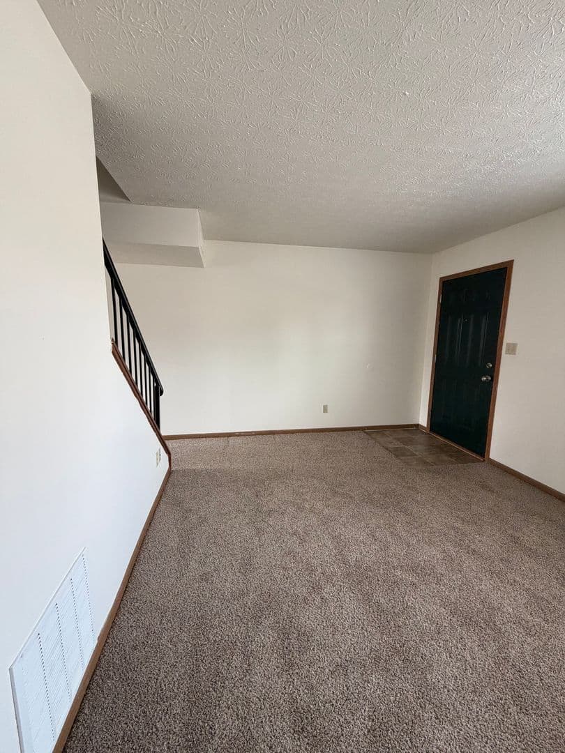 Kokomo Apartment: 800 N. Dixon Road