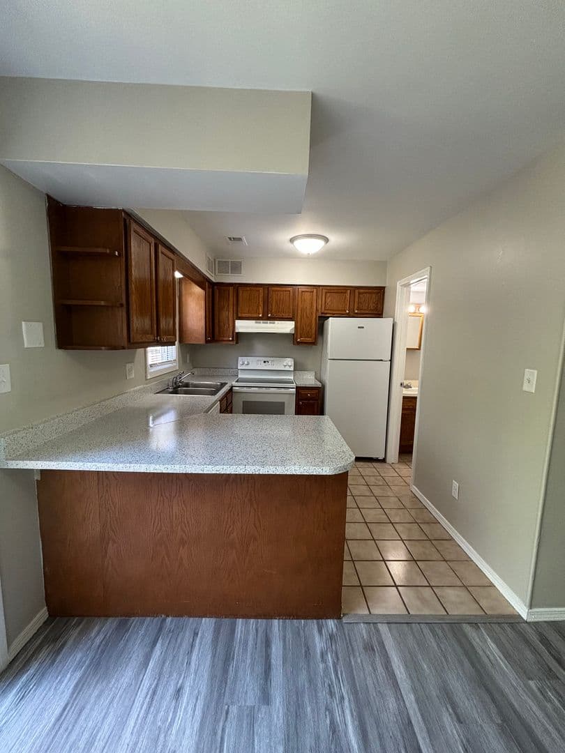 Kokomo Apartment: 300 E 261 S