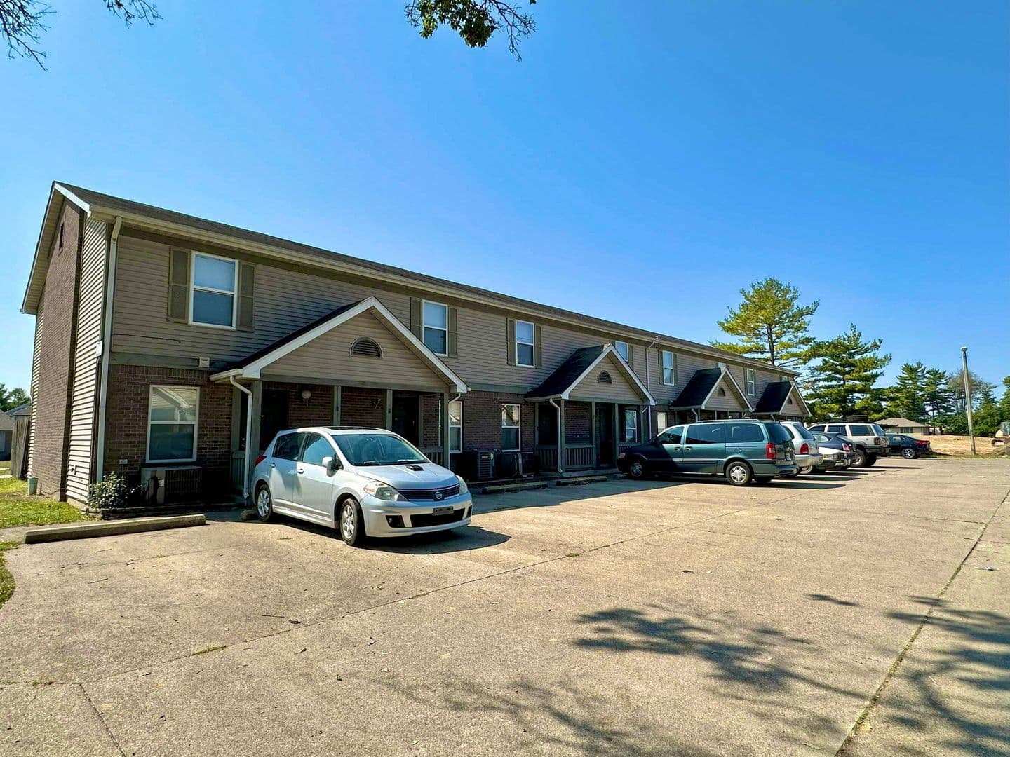 Lafayette Apartment: 10 Emerald Pines