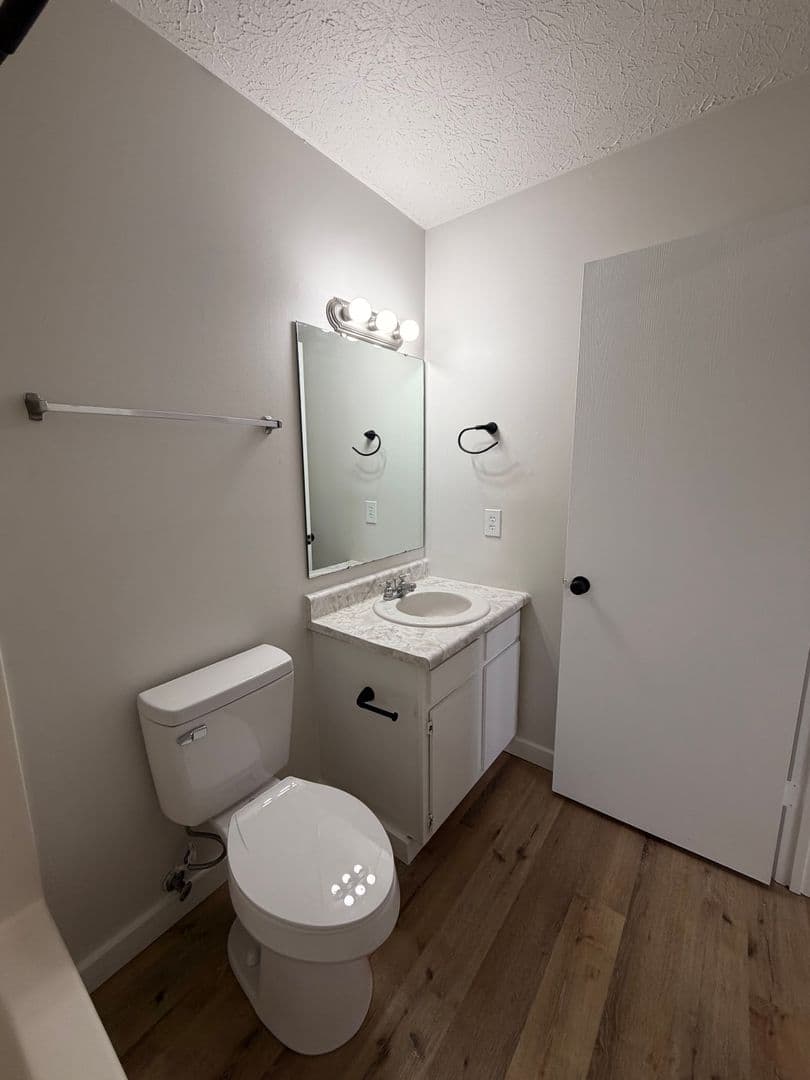 Lafayette Apartment: 10 Emerald Pines