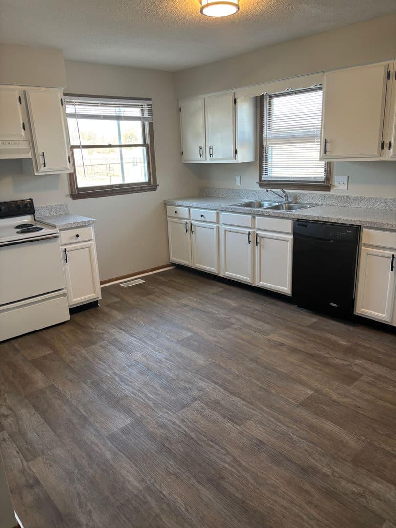 Terre Haute Apartment: 4301 S 6th Street