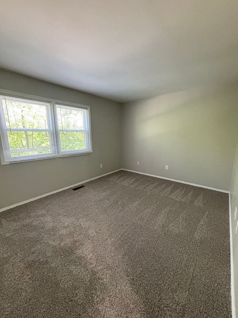 Kokomo Apartment: 300 E 261 S