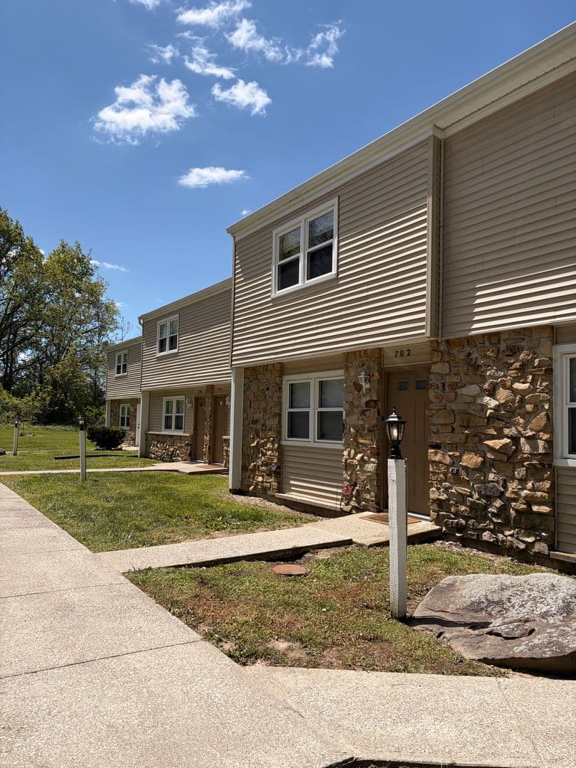Kokomo Apartment: 300 E 261 S
