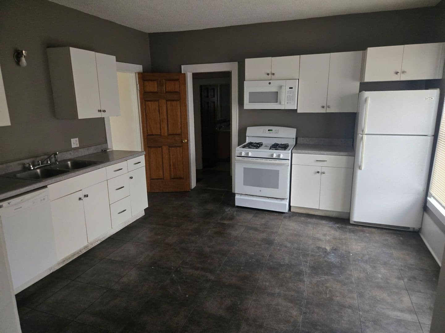 Charleston Apartment: 1132-1142 6th Street
