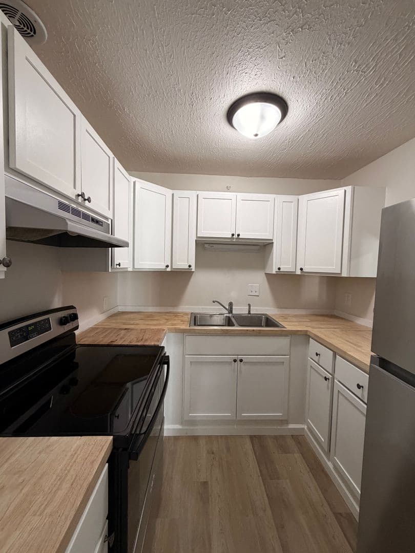Aurora Apartment: 106 108 109 111 Dewer St. & 119-125 5th St.