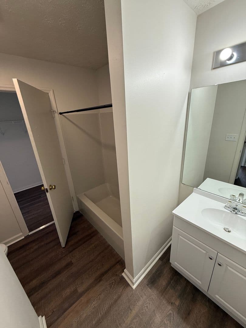 Rising Sun Apartment: 2182 Glen Meadows Dr.