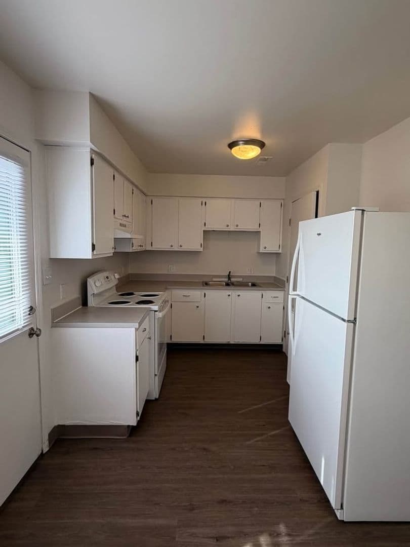 Kokomo Apartment: 800 N. Dixon Road