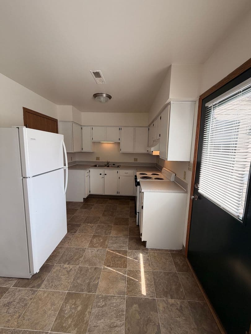 Kokomo Apartment: 800 N. Dixon Road