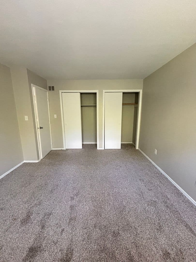 Kokomo Apartment: 300 E 261 S