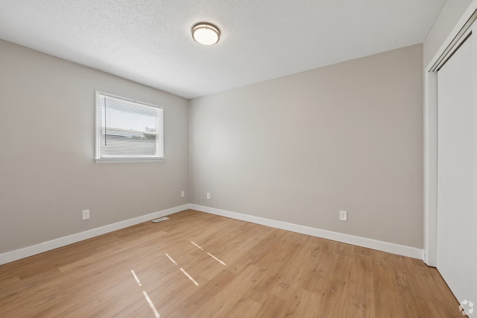 Terre Haute Apartment: 4301 S 6th Street
