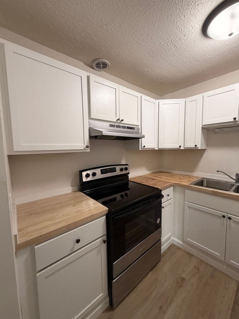 Aurora Apartment: 106 108 109 111 Dewer St. & 119-125 5th St.