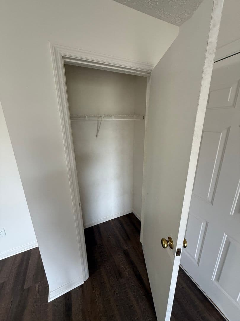 Rising Sun Apartment: 2182 Glen Meadows Dr.