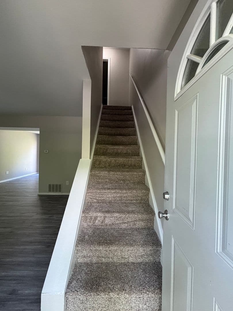 Kokomo Apartment: 300 E 261 S