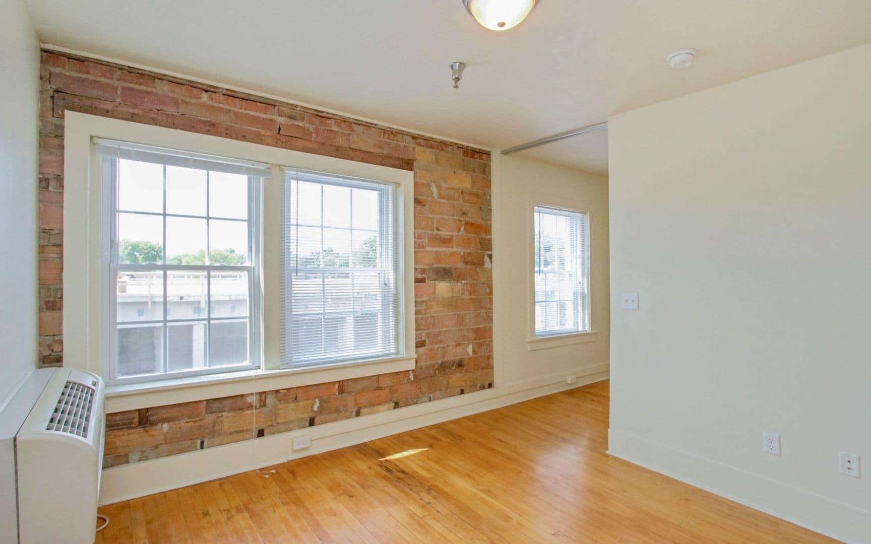 Ames Apartment: 2709 Lincoln Way