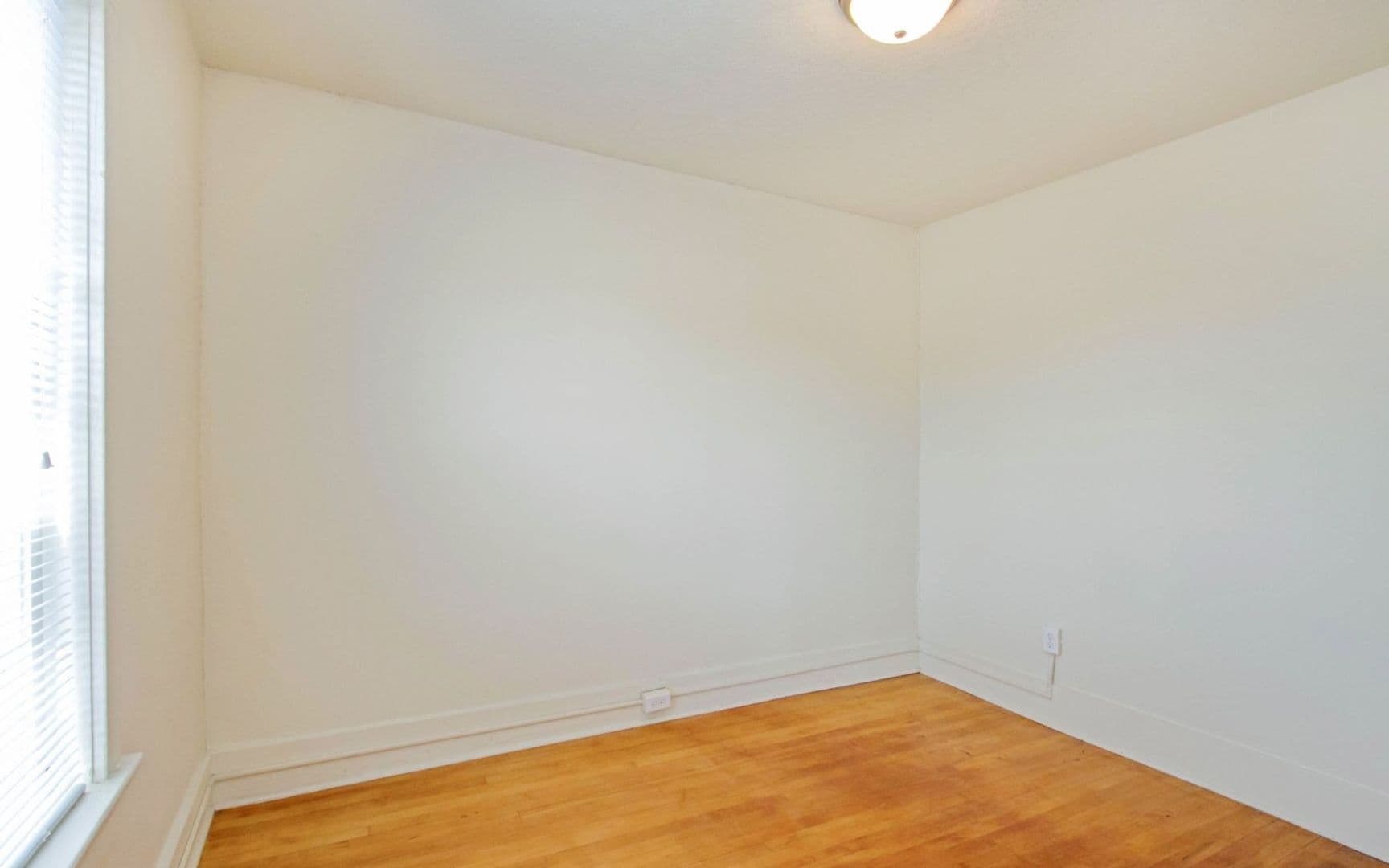 Ames Apartment: 2709 Lincoln Way