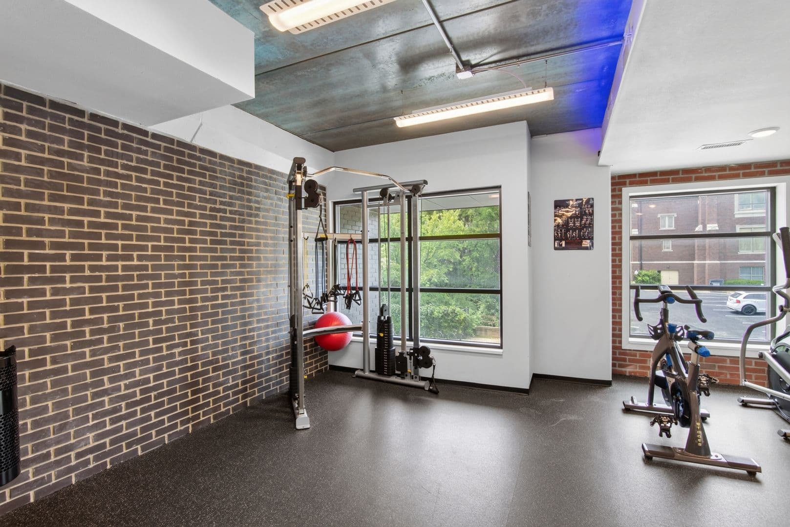 Ames Apartment: 122 Hayward Avenue