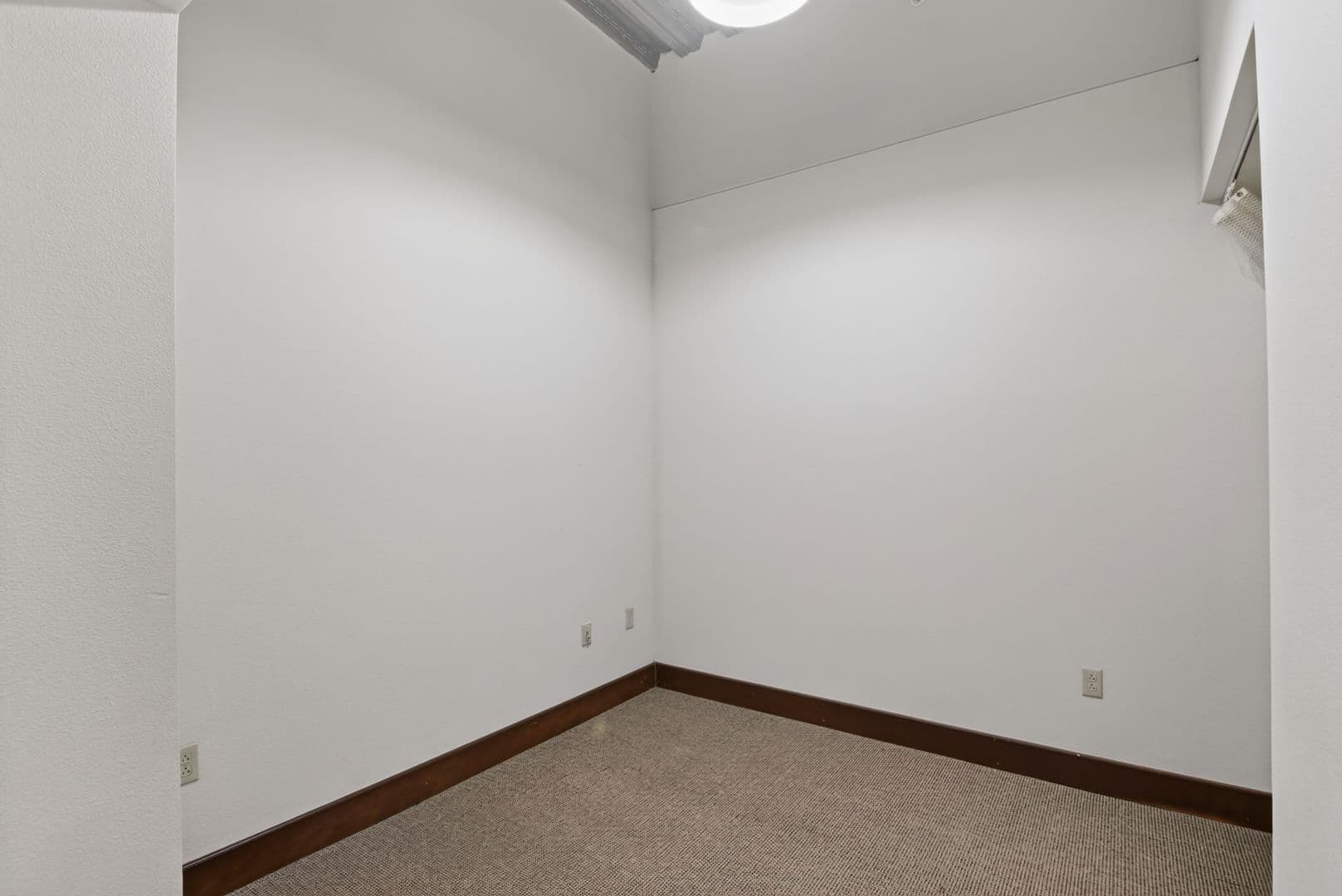 Ames Apartment: 2519 Chamberlain St.