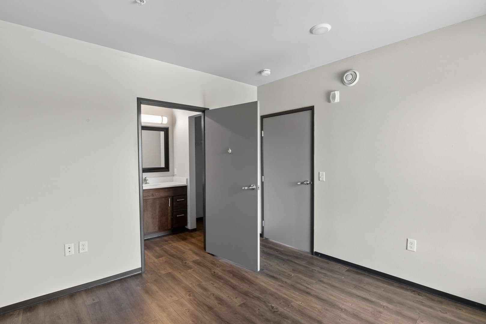 Ames Apartment: 122 Hayward Avenue