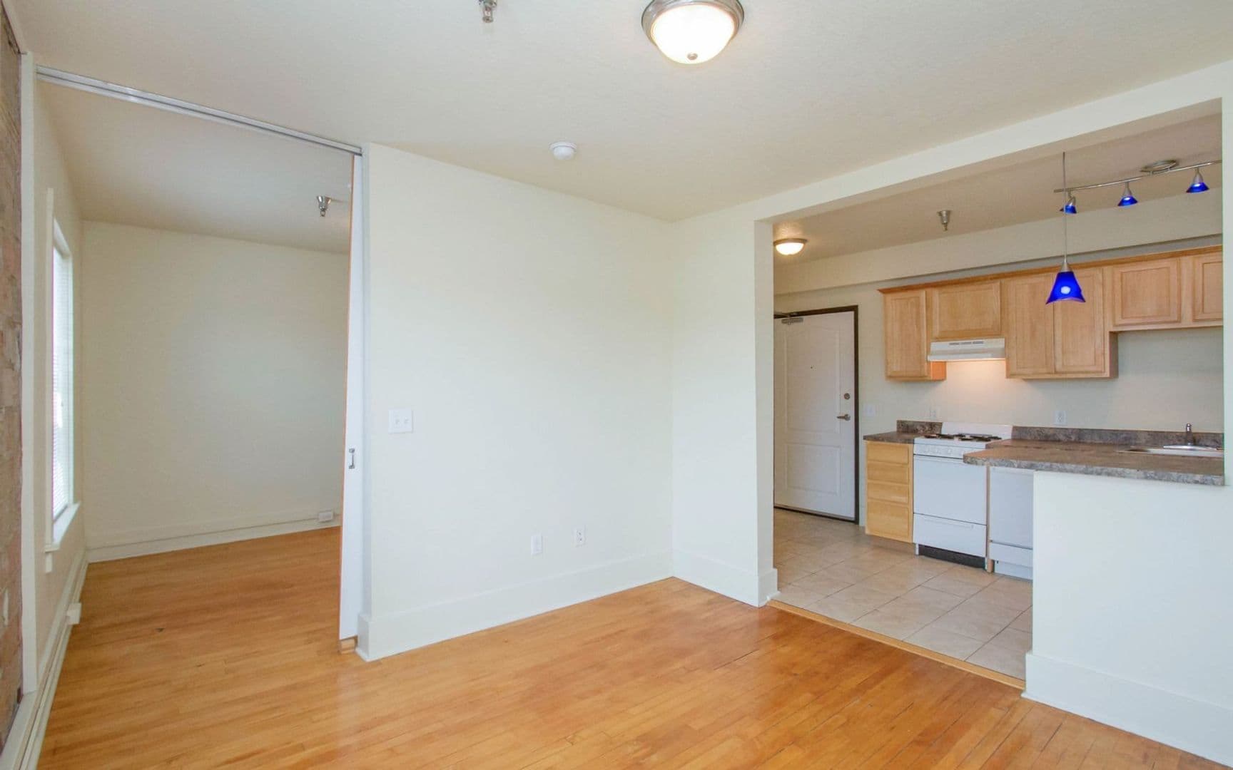 Ames Apartment: 2709 Lincoln Way