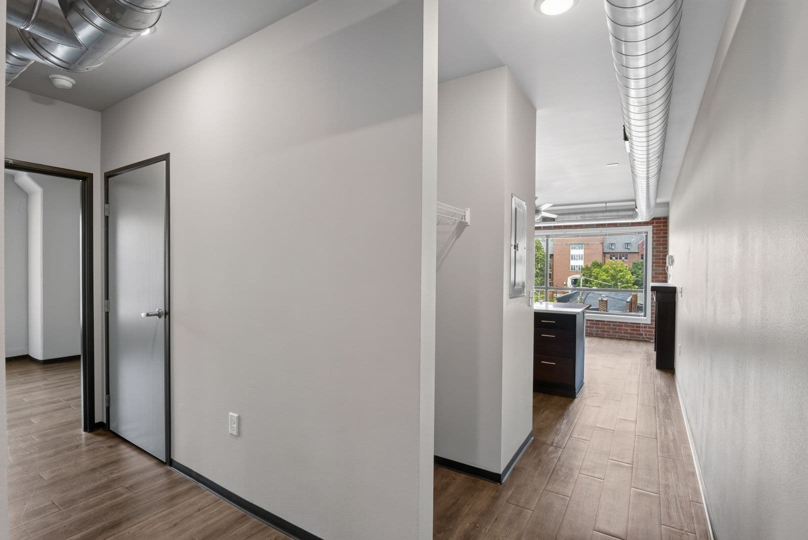 Ames Apartment: 122 Hayward Avenue
