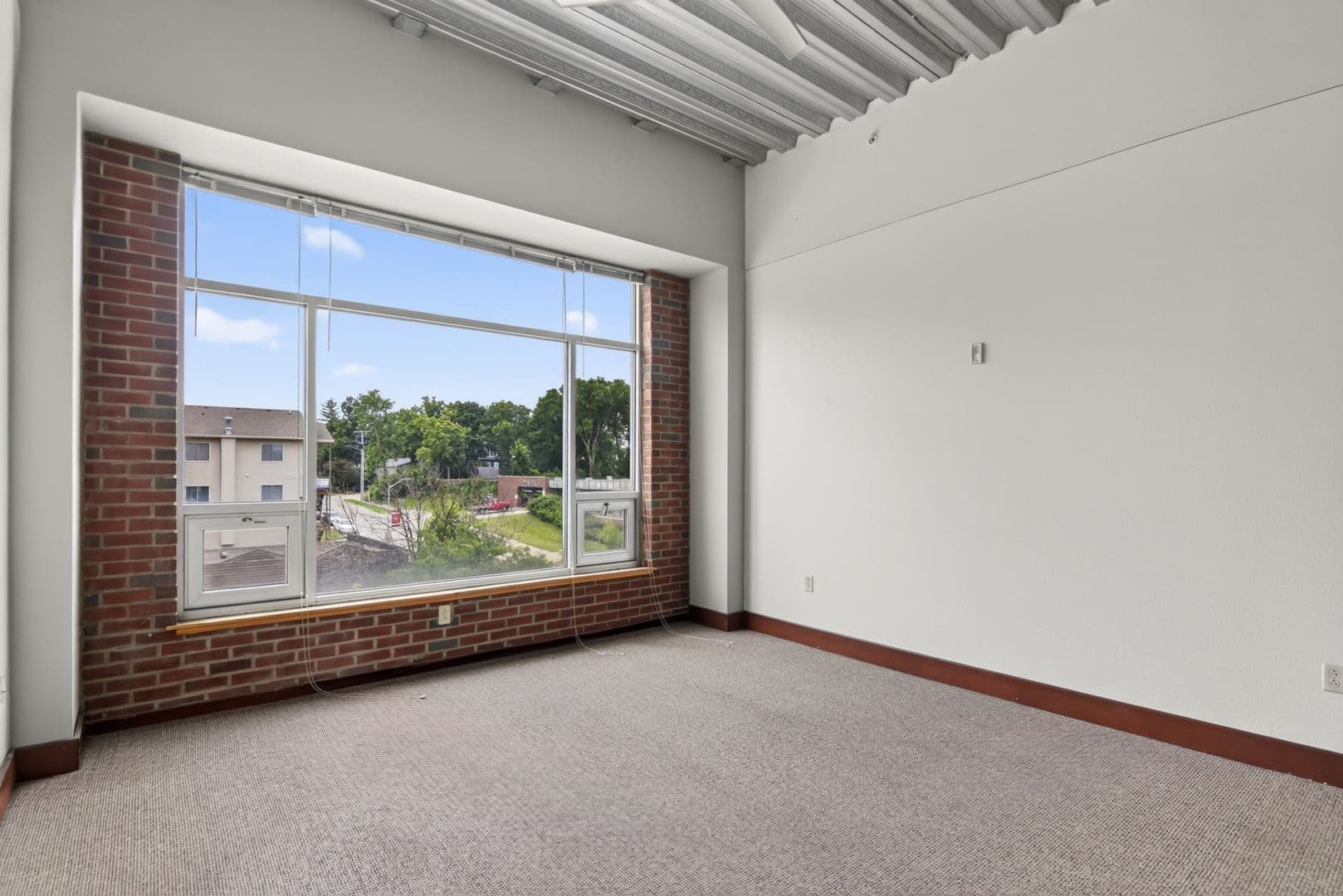 Ames Apartment: 2519 Chamberlain St.
