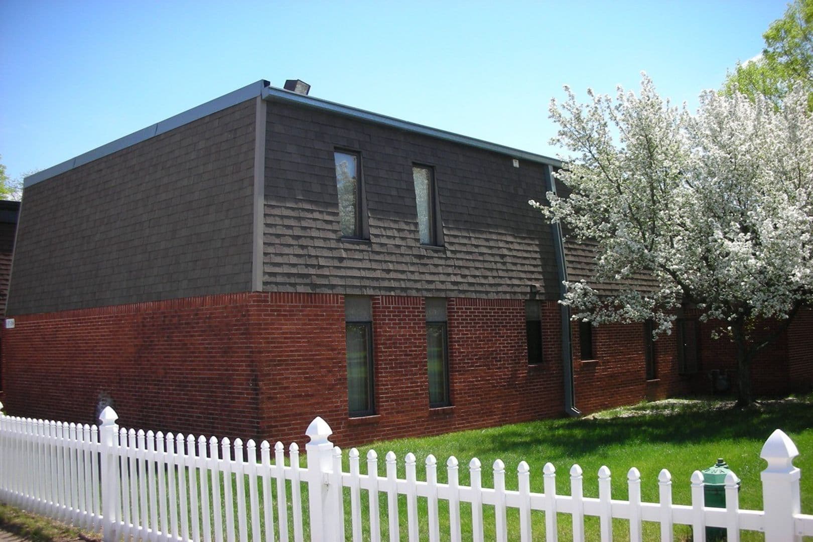 Ames Apartment: 3502-3528 Lincoln Way