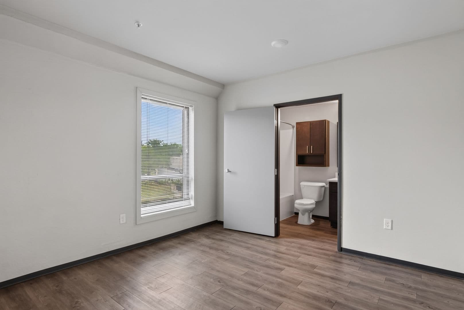 Ames Apartment: 122 Hayward Avenue