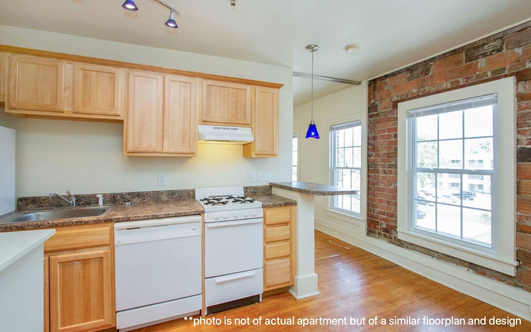 Ames Apartment: 2709 Lincoln Way