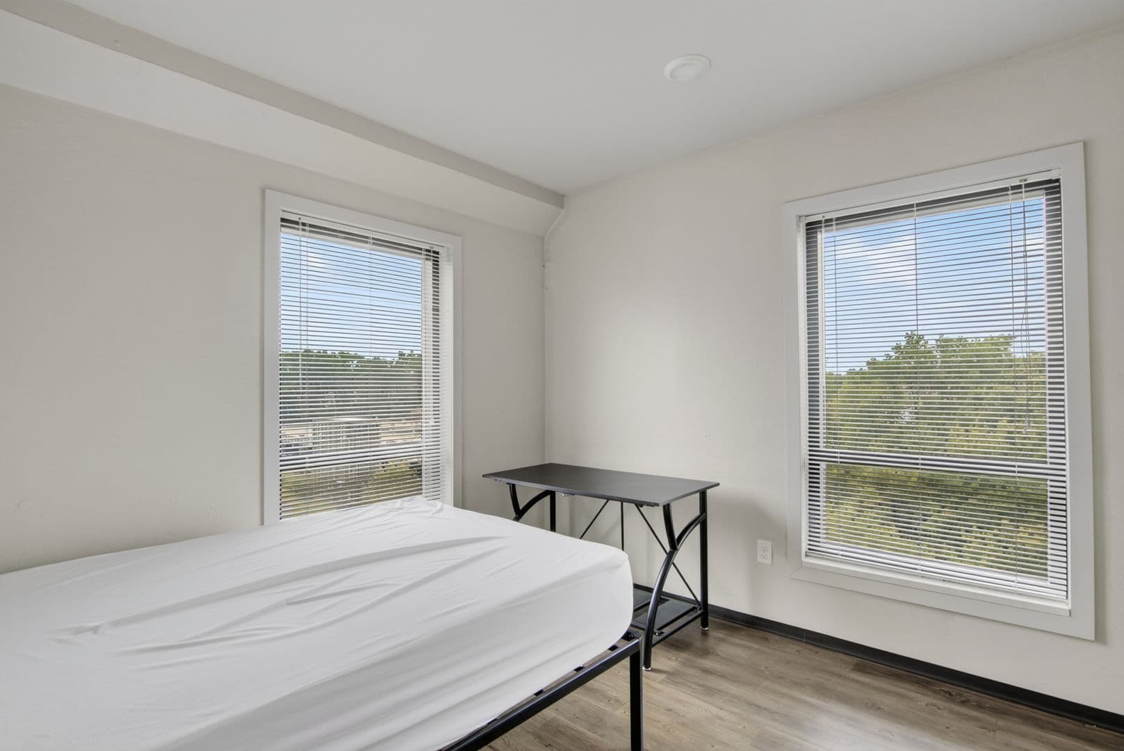 Ames Apartment: 122 Hayward Avenue
