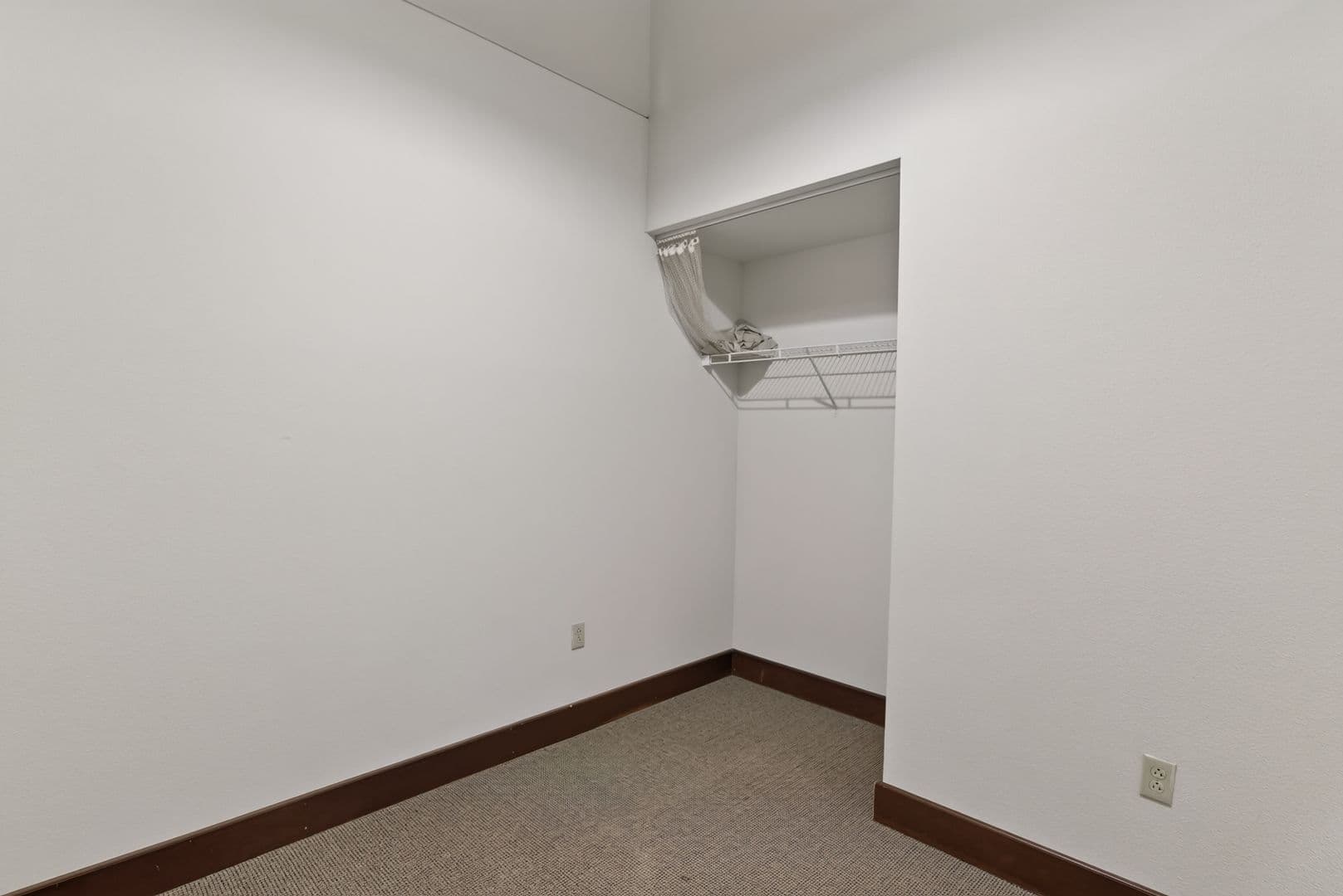 Ames Apartment: 2519 Chamberlain St.