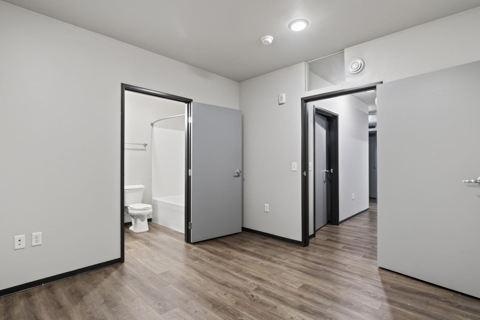 Ames Apartment: 122 Hayward Avenue