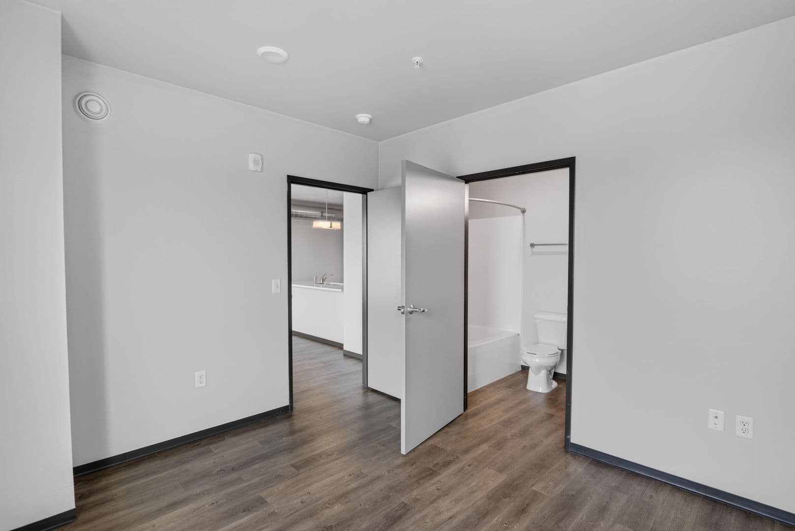 Ames Apartment: 122 Hayward Avenue