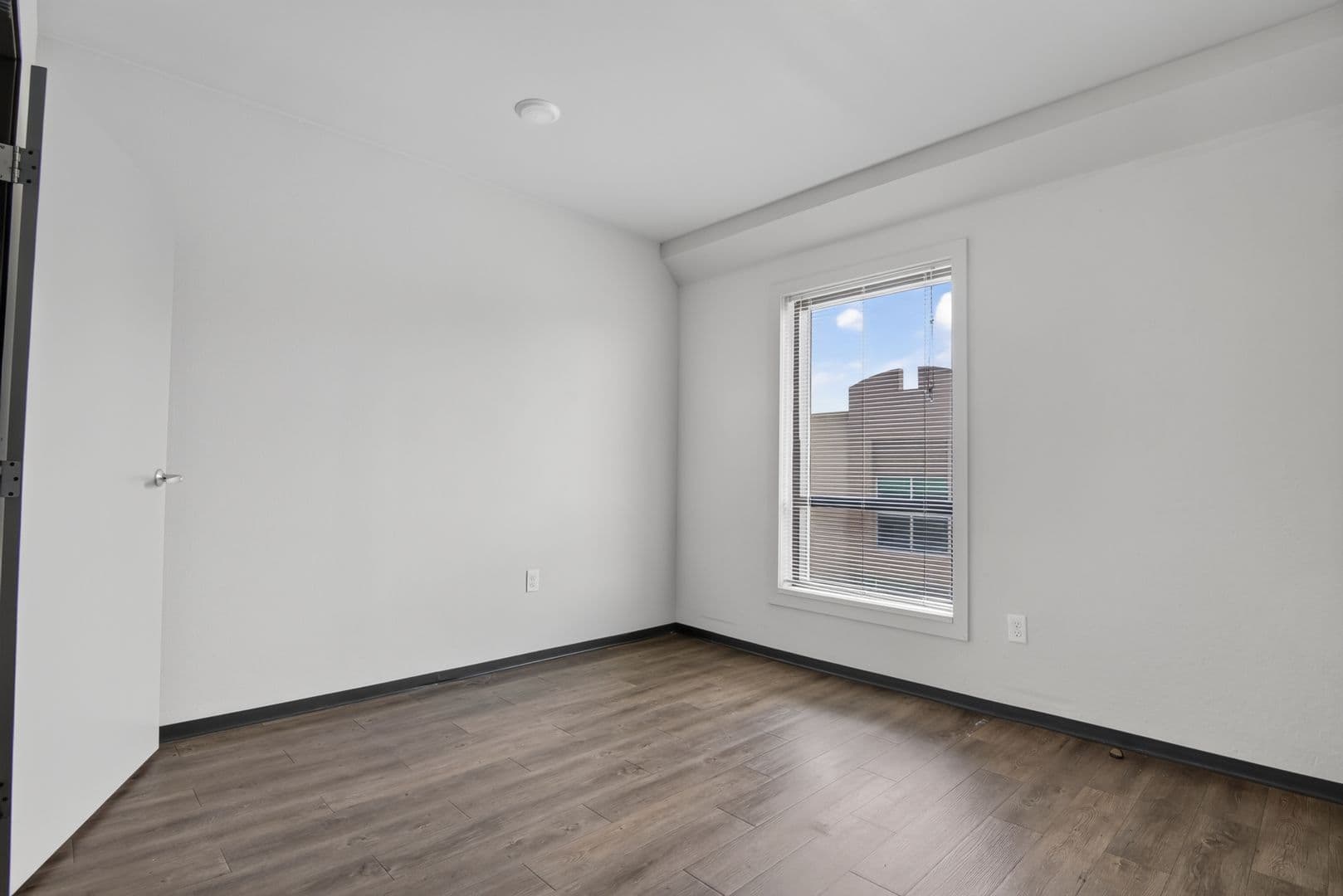 Ames Apartment: 122 Hayward Avenue