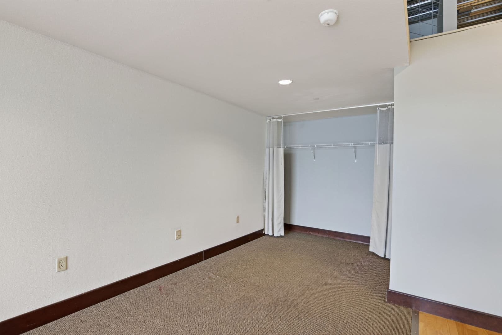 Ames Apartment: 2519 Chamberlain St.