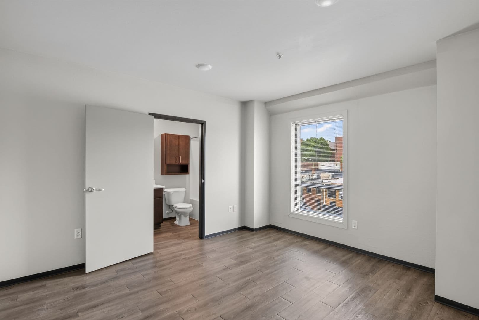 Ames Apartment: 122 Hayward Avenue