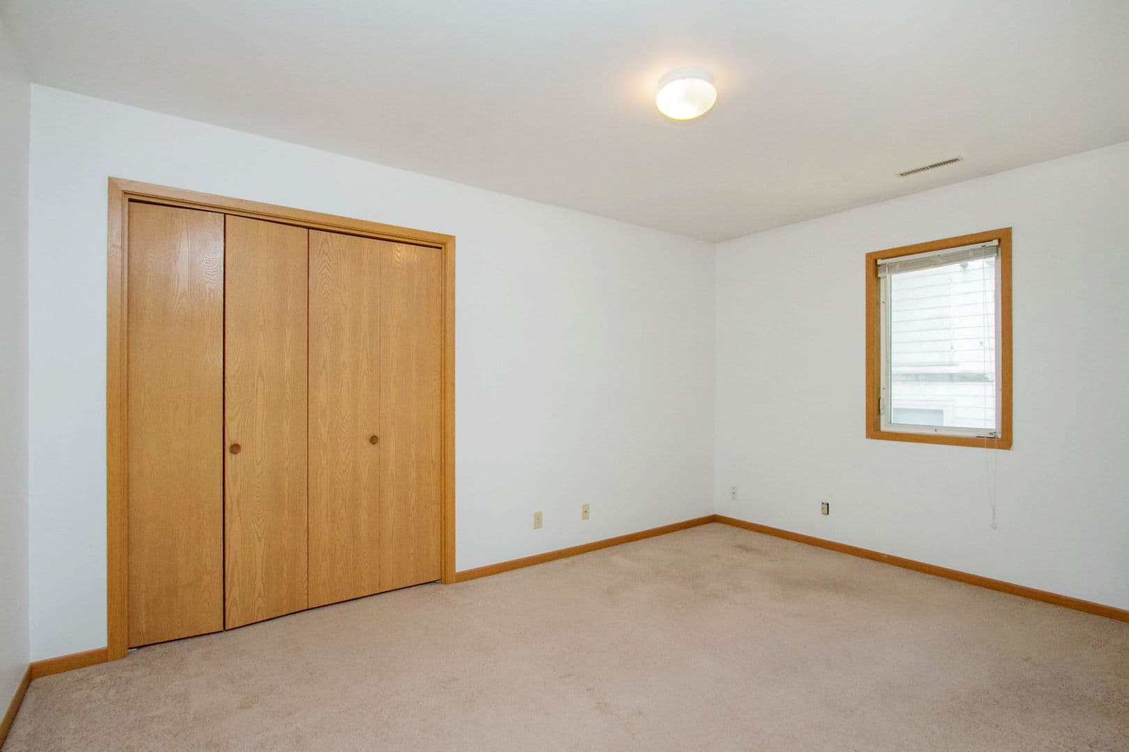 Ames Apartment: 1007 Lincoln Way
