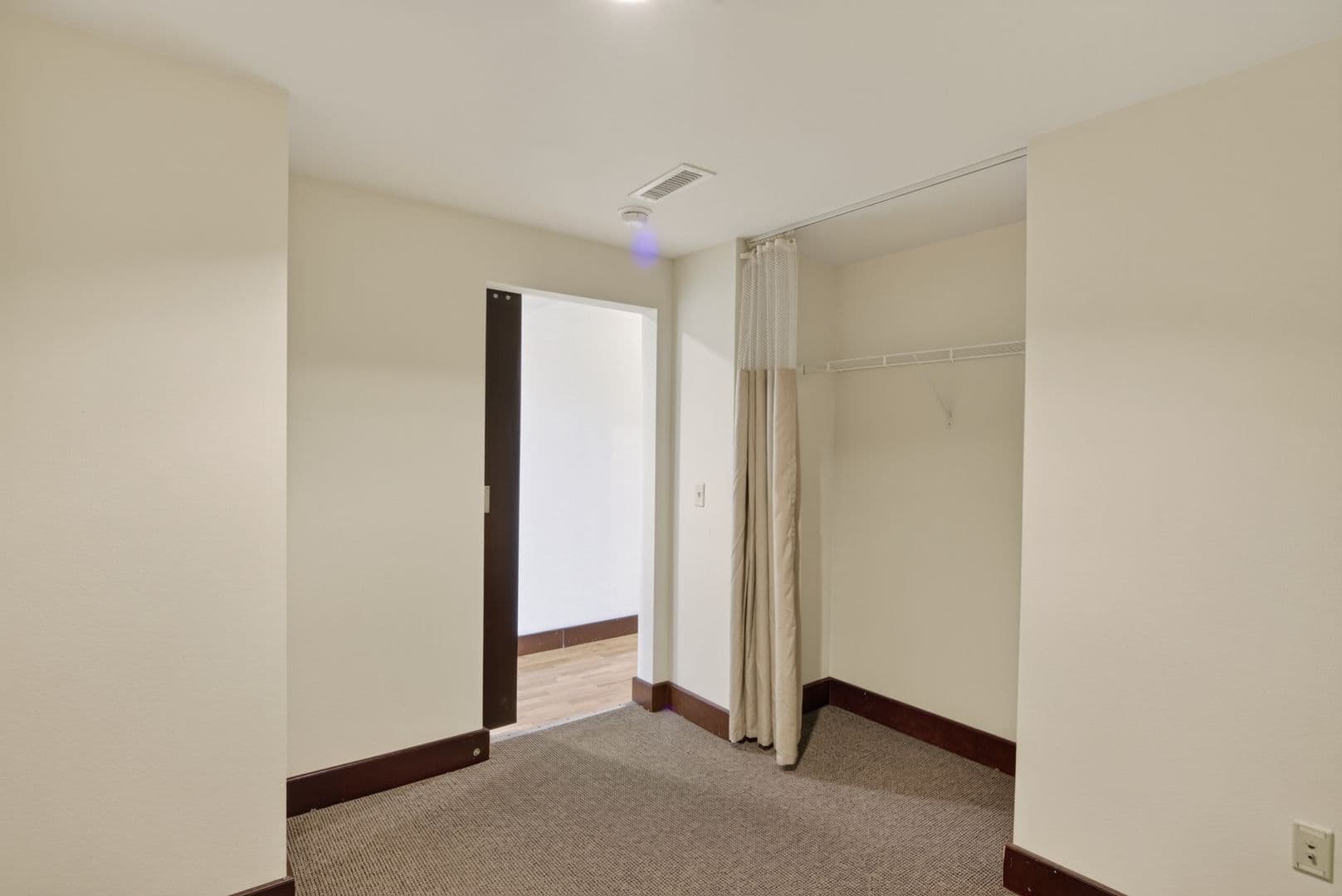 Ames Apartment: 2519 Chamberlain St.