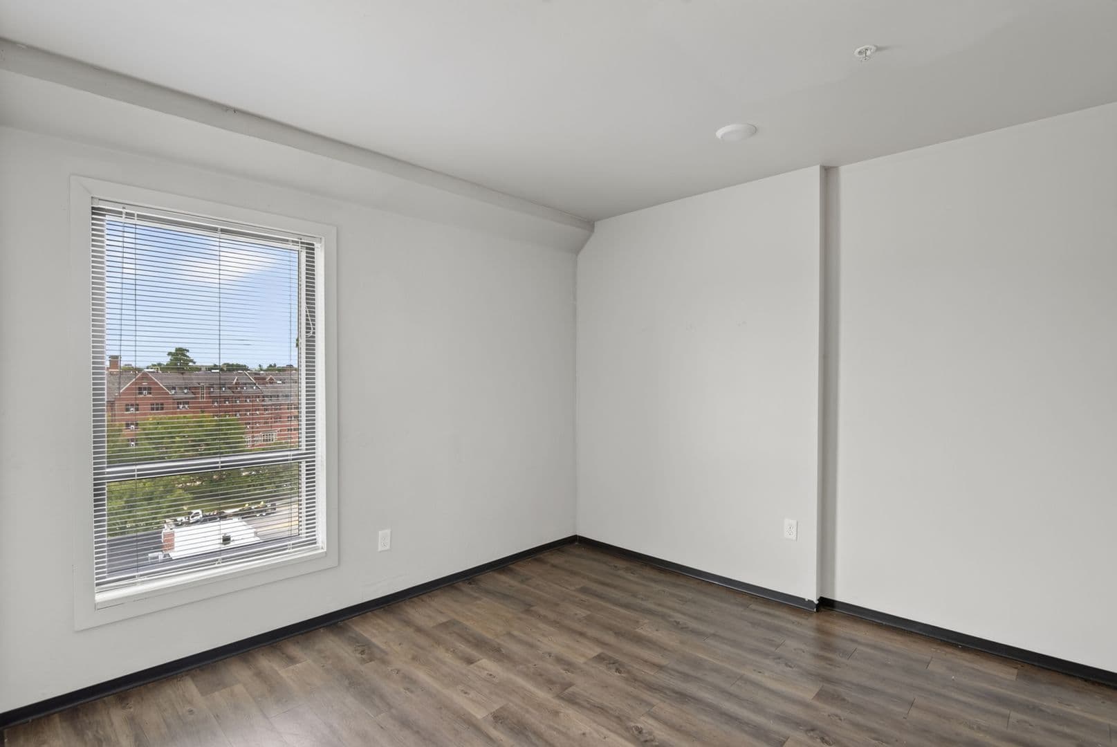 Ames Apartment: 122 Hayward Avenue