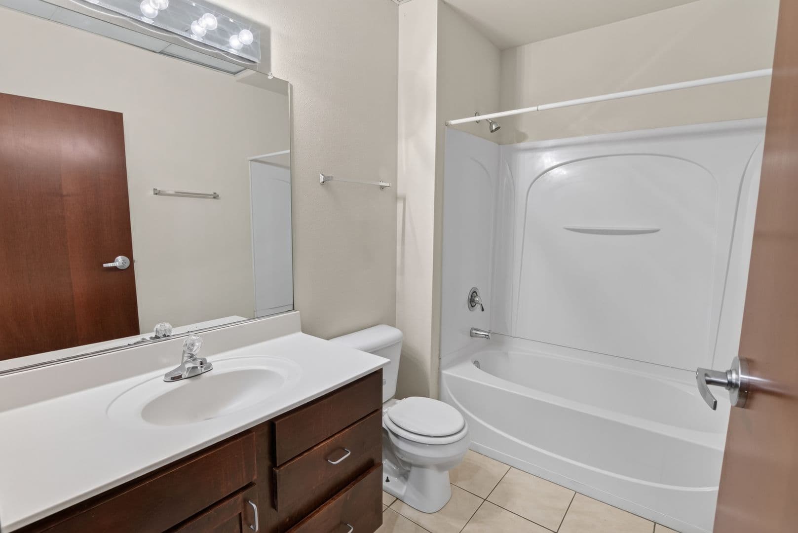 Ames Apartment: 2519 Chamberlain St.