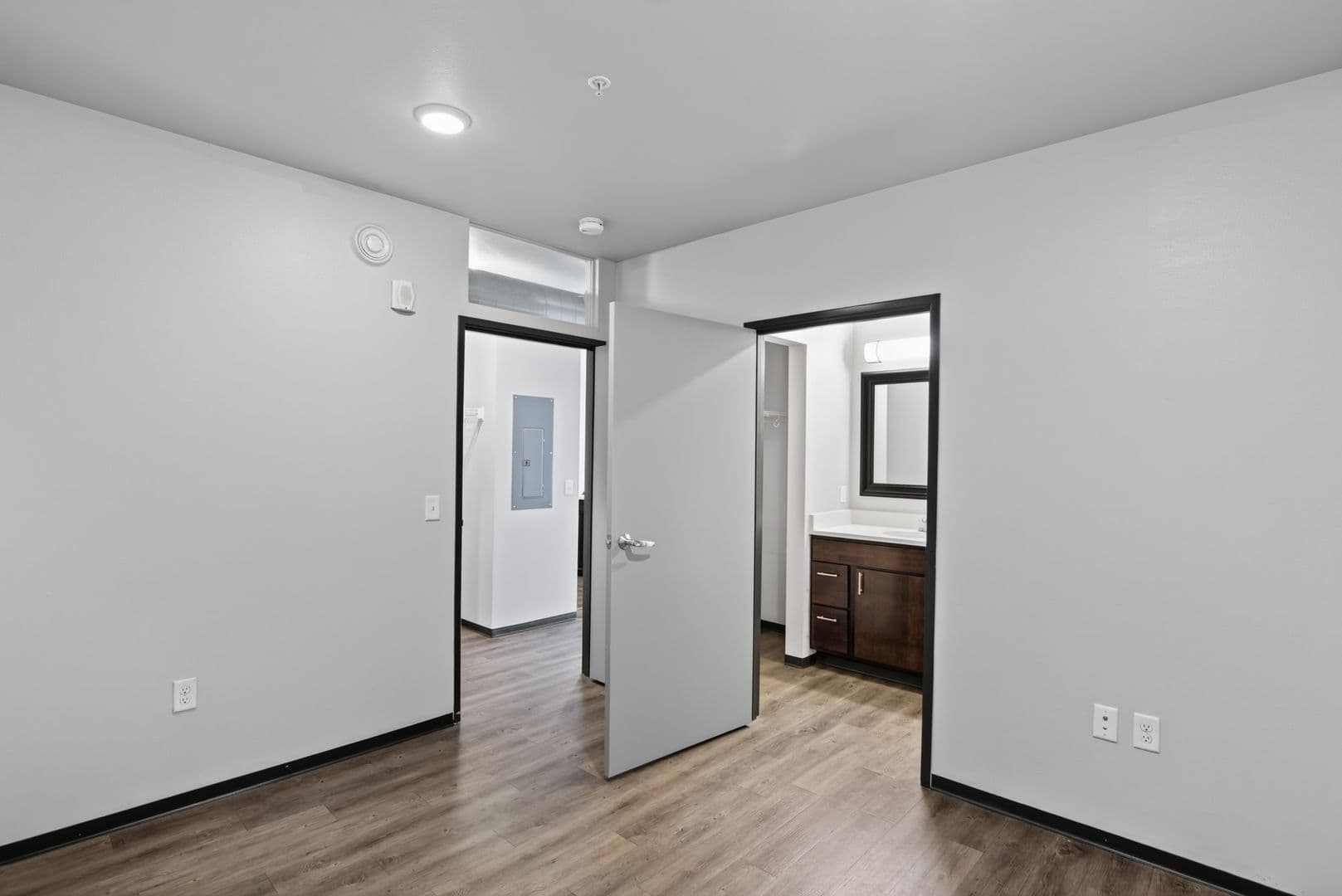 Ames Apartment: 122 Hayward Avenue