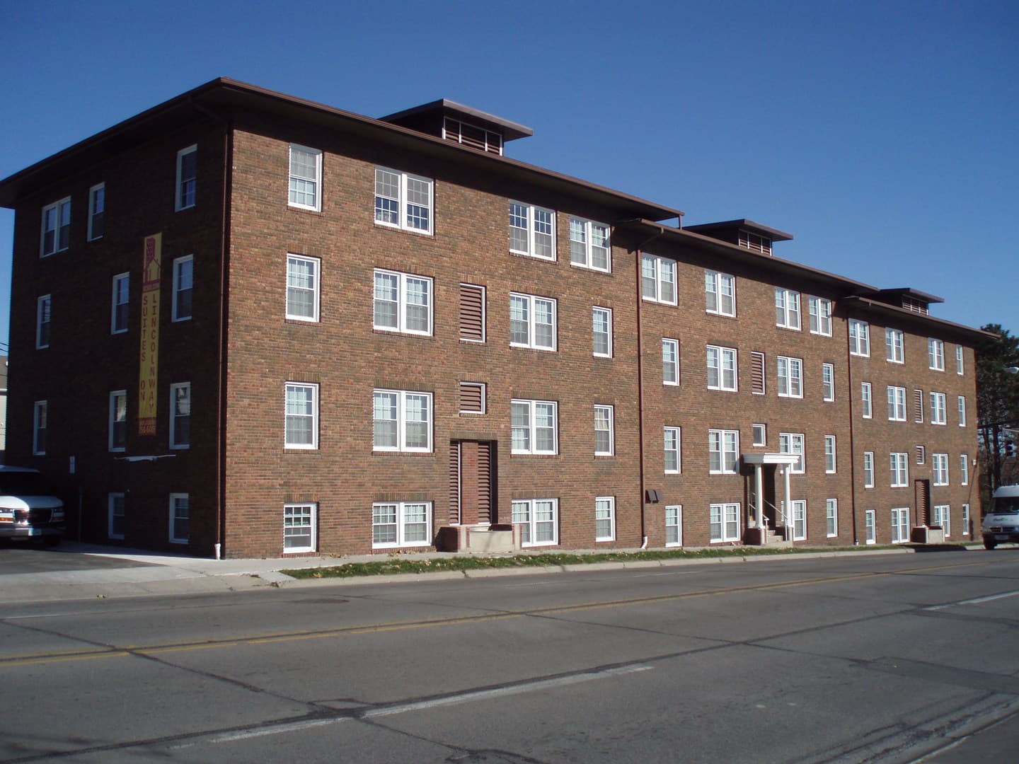 Ames Apartment: 2709 Lincoln Way