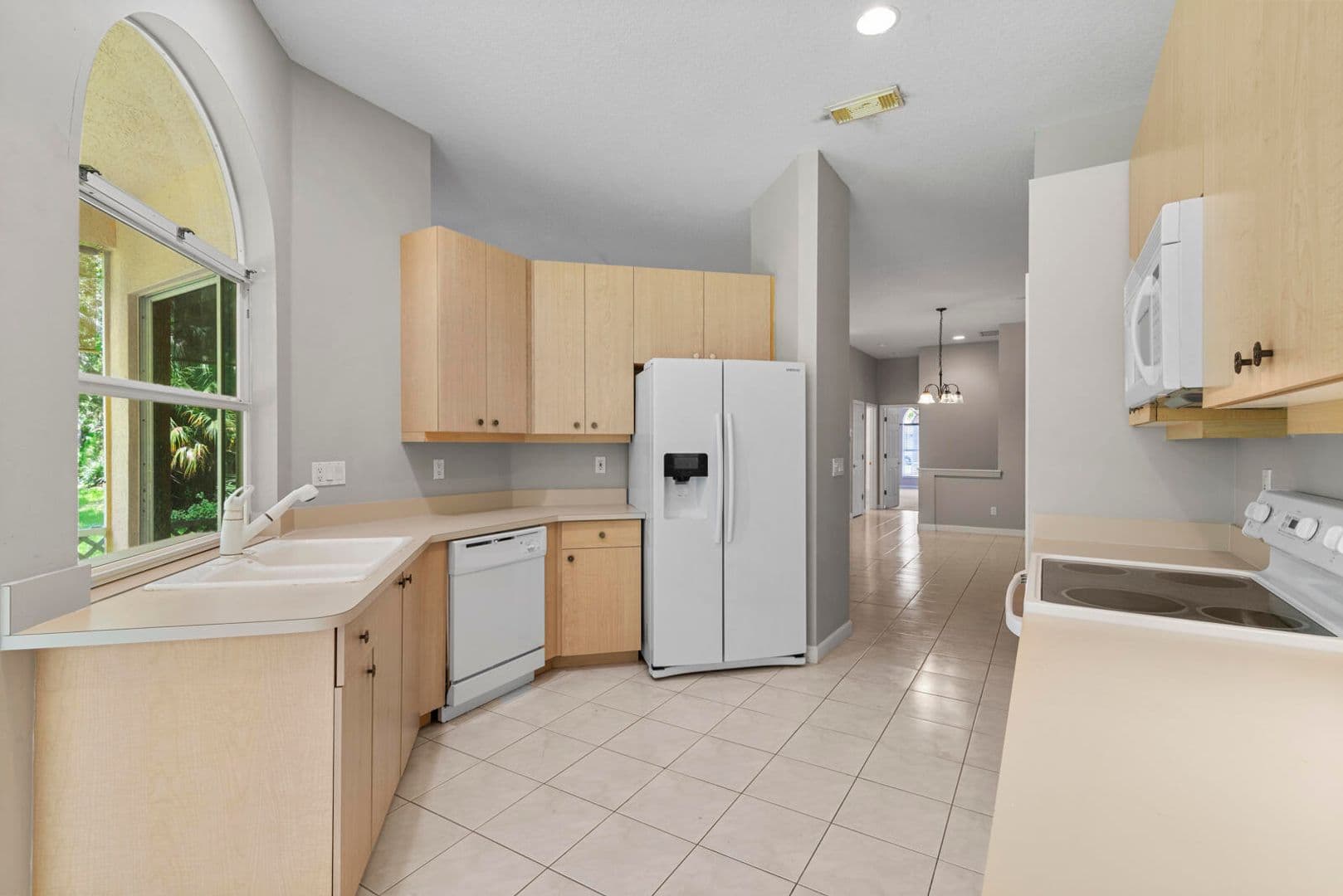 PORT ST LUCIE House: 677 SW ANDROS CIR
