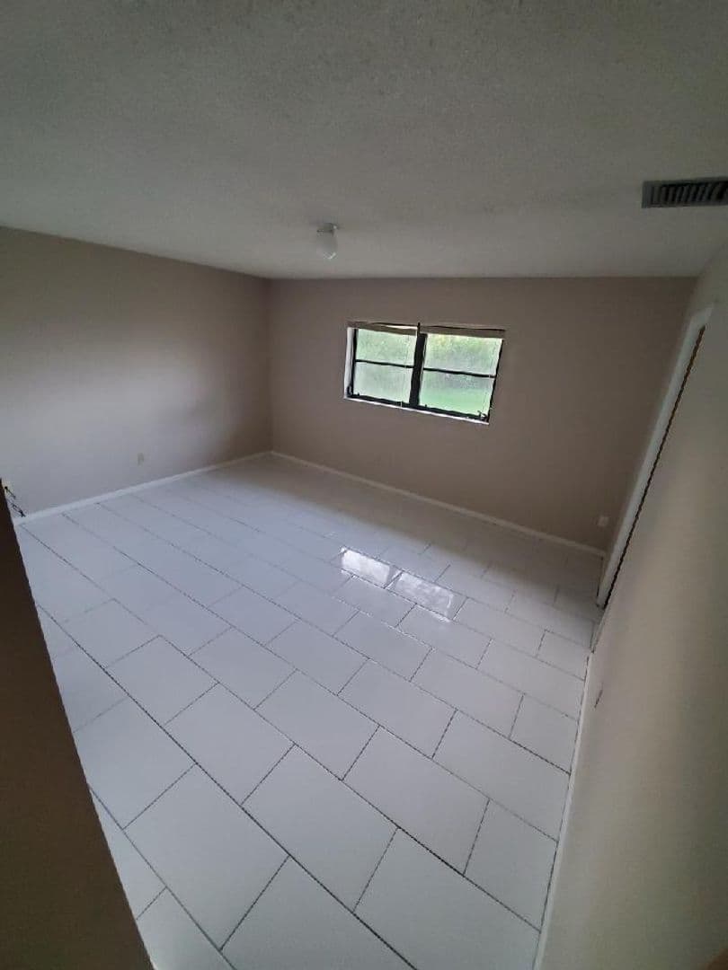 Port St Lucie House: 639 NW Prima Vista Blvd