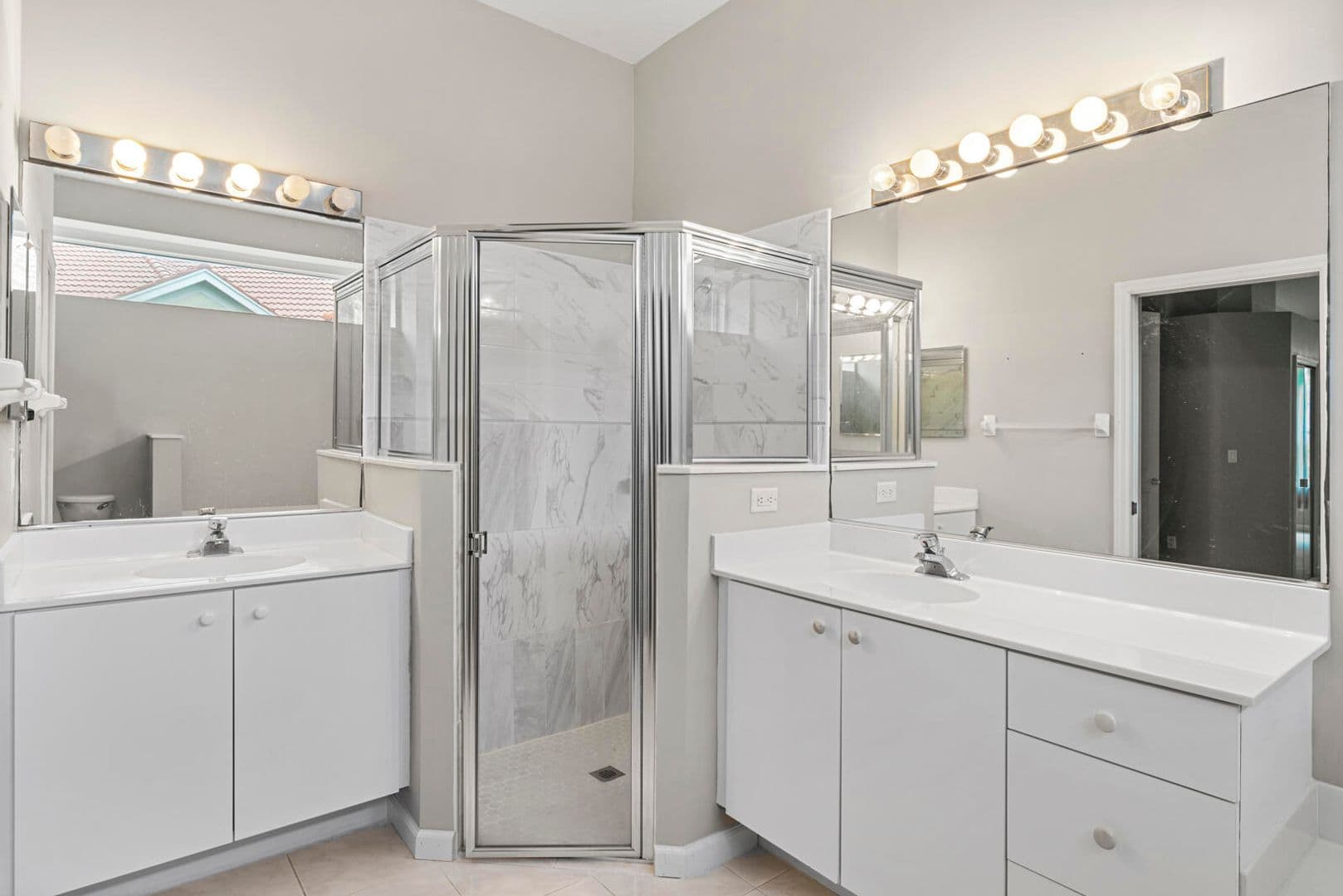 PORT ST LUCIE House: 677 SW ANDROS CIR