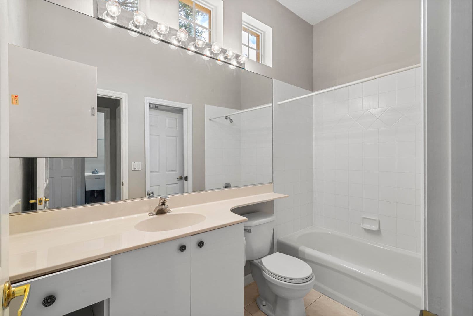 PORT ST LUCIE House: 677 SW ANDROS CIR
