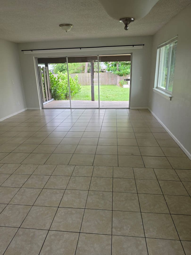 Stuart House: 2976 SE Bonita Street