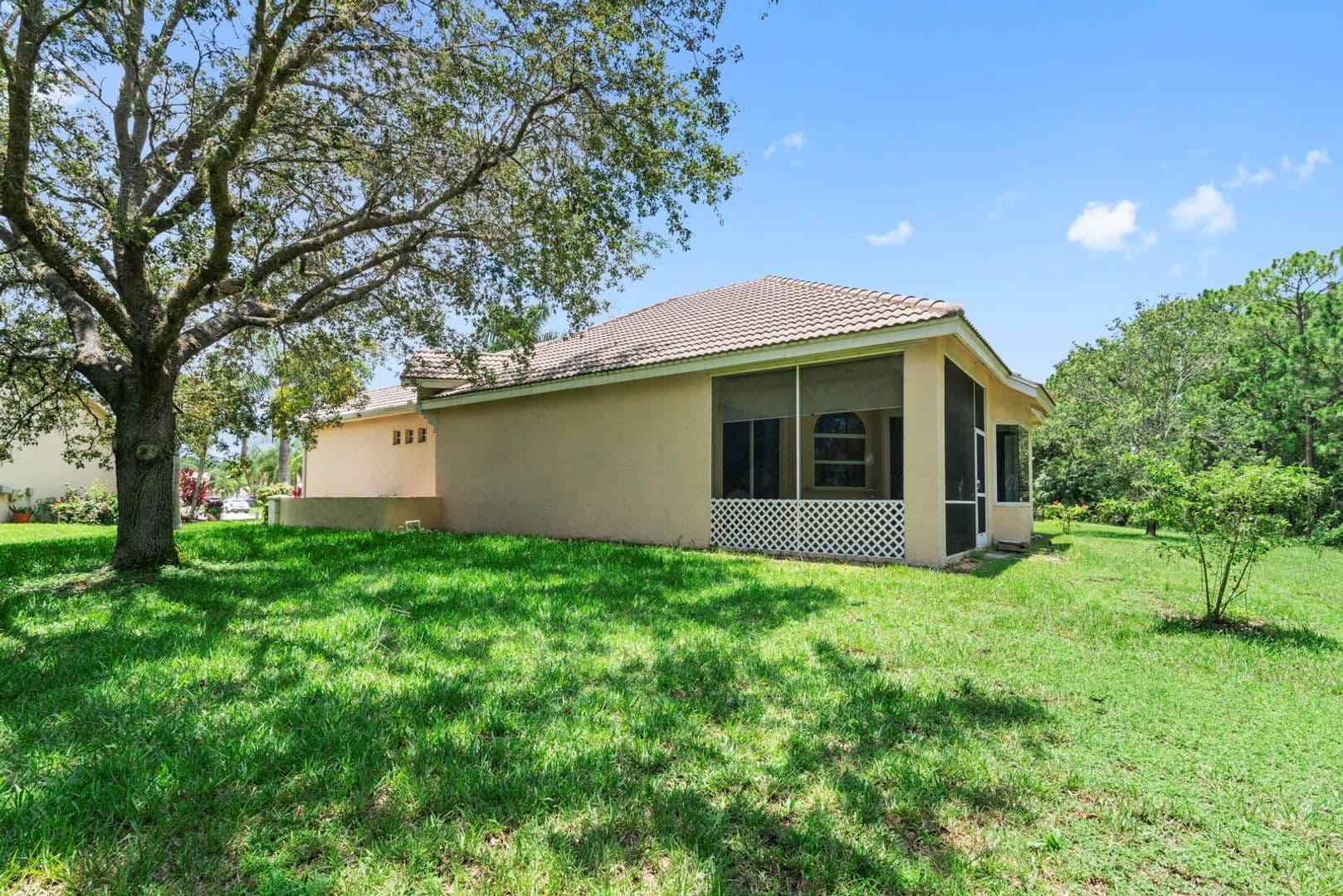 PORT ST LUCIE House: 677 SW ANDROS CIR