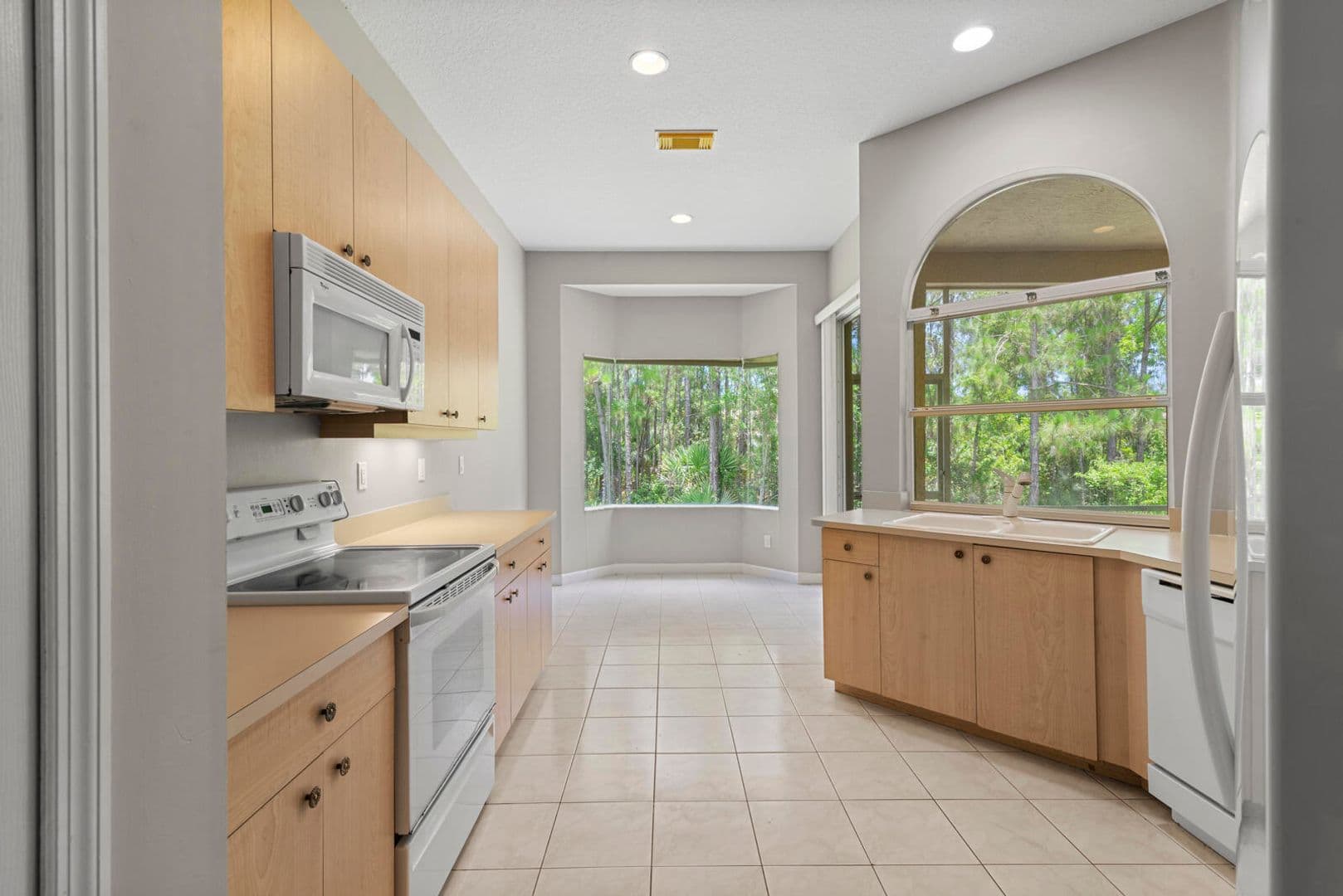 PORT ST LUCIE House: 677 SW ANDROS CIR