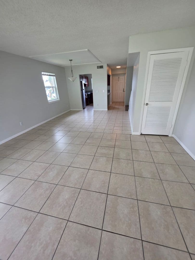Stuart House: 2976 SE Bonita Street