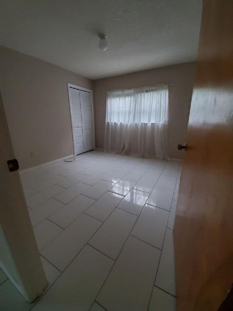 Port St Lucie House: 639 NW Prima Vista Blvd